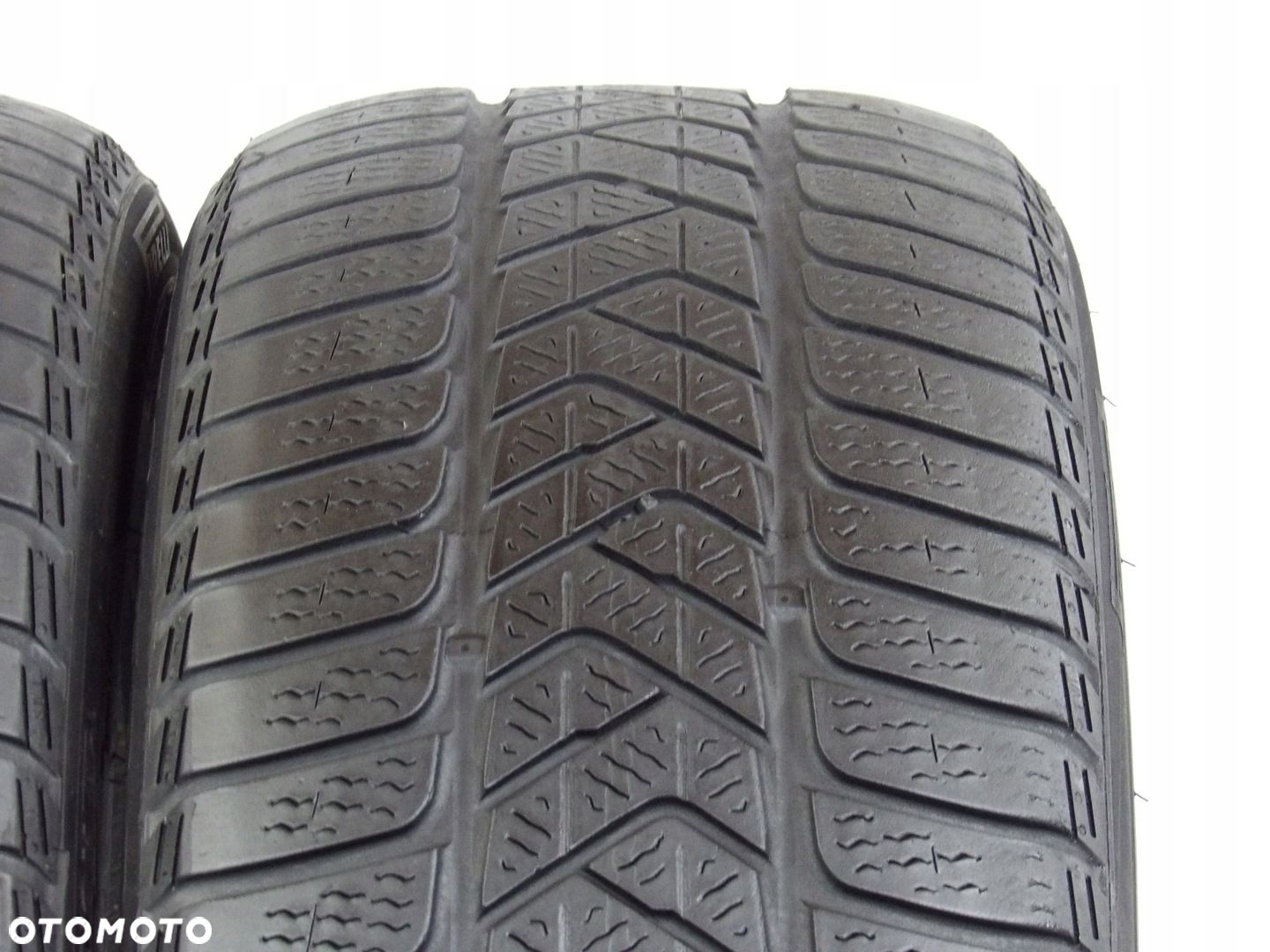 2x opony 225/40R19 PIRELLI SOTTOZERO 3 WINTER - 2