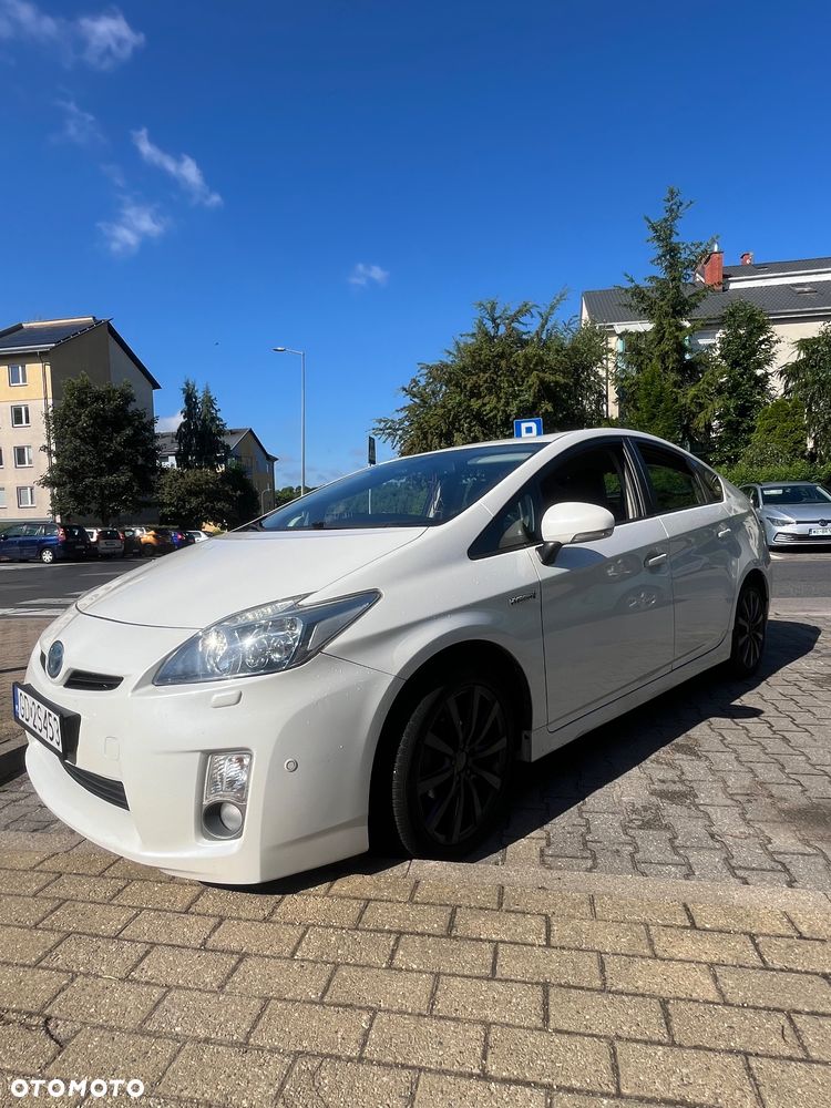 Toyota Prius 1.8 HSD Prestige - 1