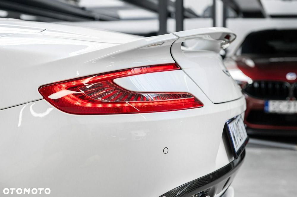 Aston Martin Vanquish - 22