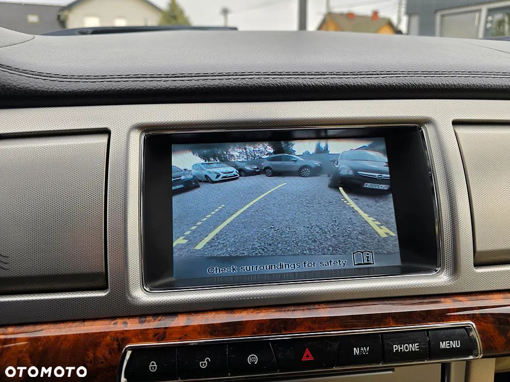 Jaguar XF 2.2 D Premium Luxury - 31