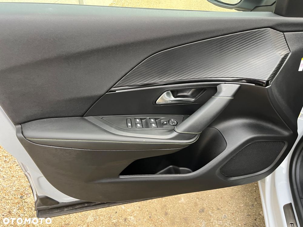 Peugeot 2008 PureTech 130 EAT8 GT - 9