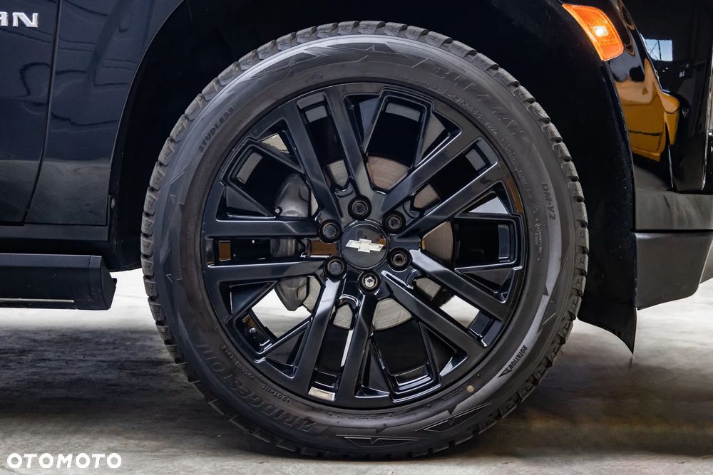 Chevrolet Suburban - 10