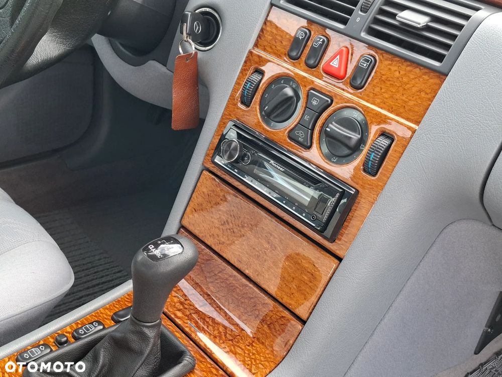 Mercedes-Benz Klasa E 240 Classic - 18