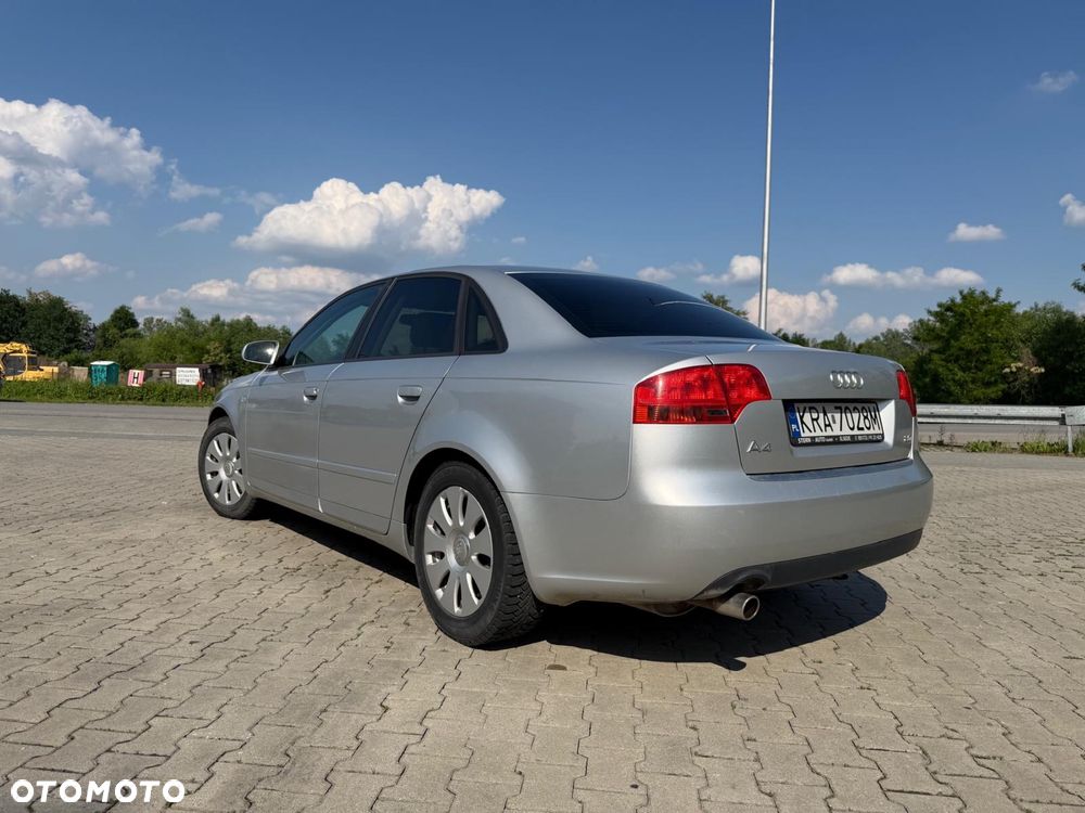 Audi A4 Limousine - 3