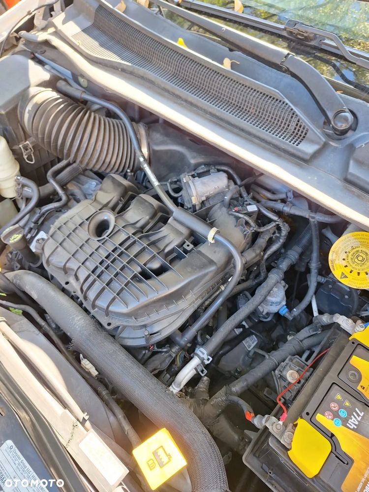 Chrysler Town & Country - 9