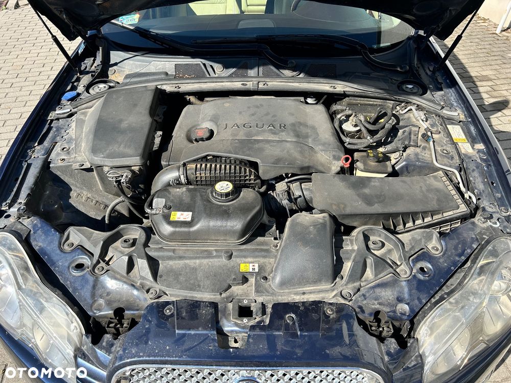 Jaguar XF 2.7 V6 D Luxury - 8