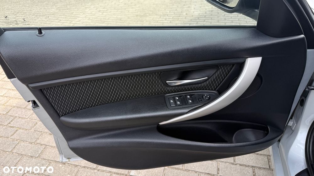 BMW Seria 3 318d Sport Line - 23