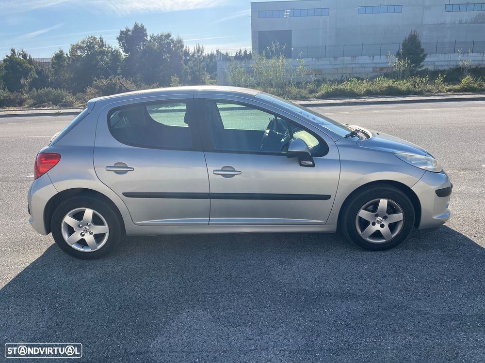 Peugeot 207 1.4 16V Trendy - 3