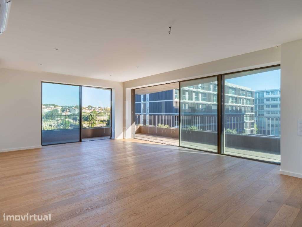 Apartamento T3 | 3 Frentes | Varandas | 2 Lugares de Garagem | Naut...