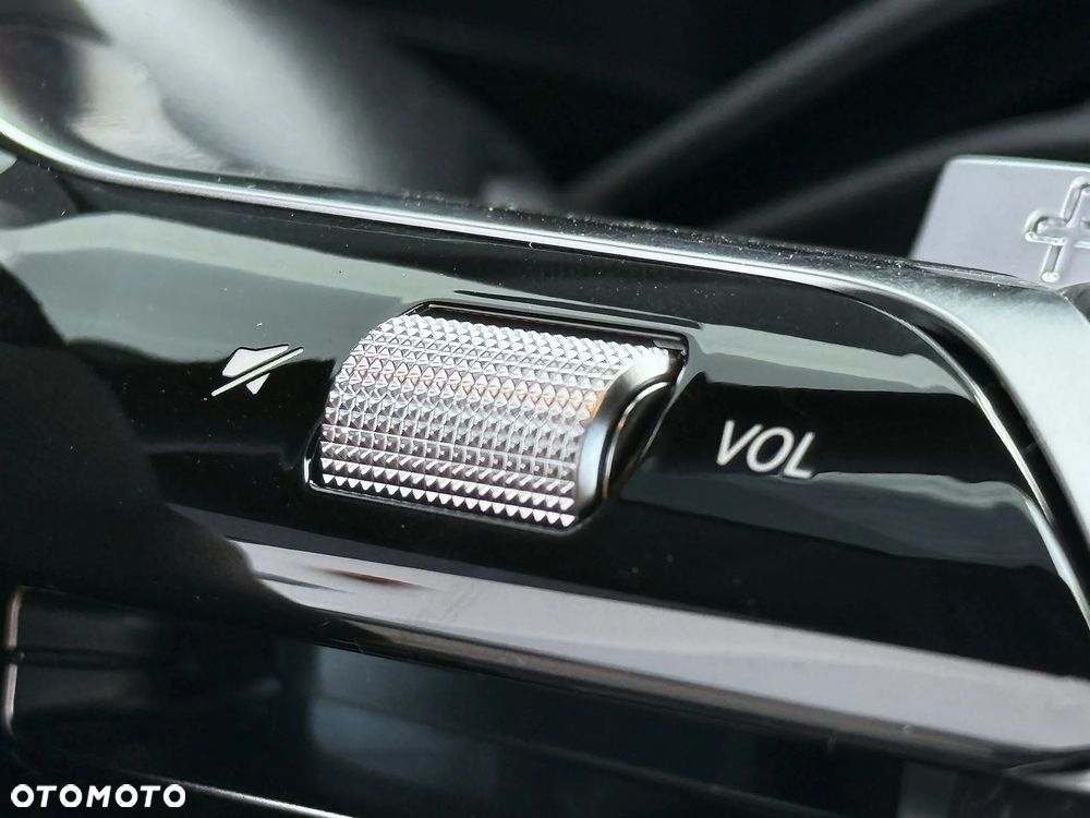 Mercedes-Benz GLB - 24