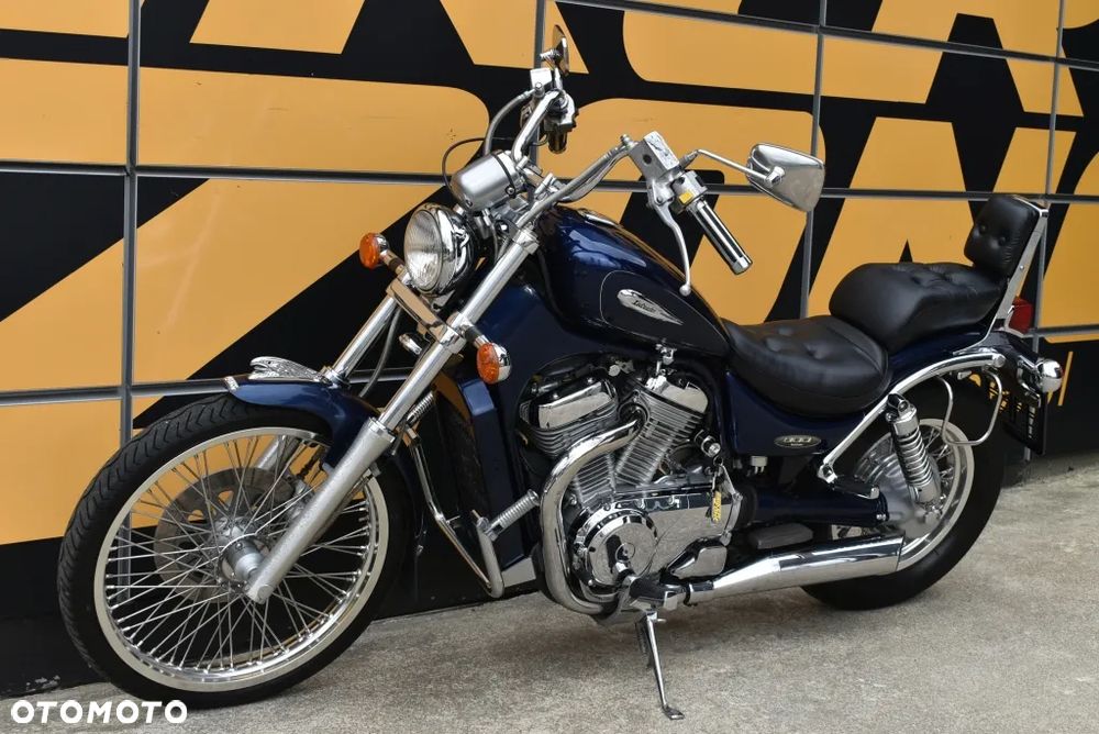 Suzuki Intruder - 7