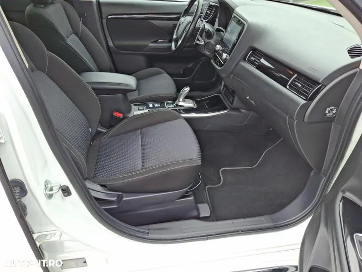 Mitsubishi Outlander 2.4 4WD Plug-In Hybrid - 15