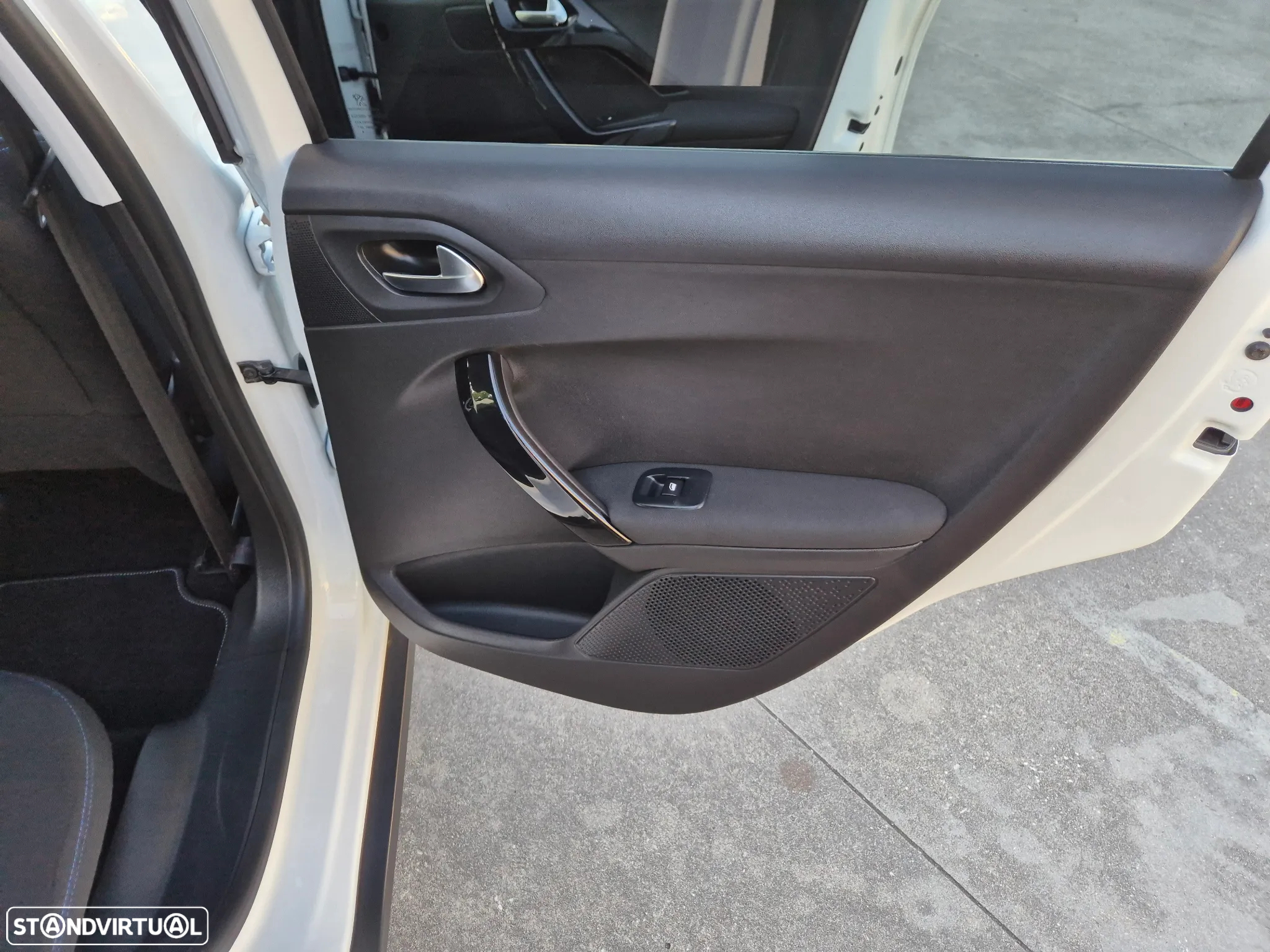 Peugeot 2008 1.2 PureTech Style - 45