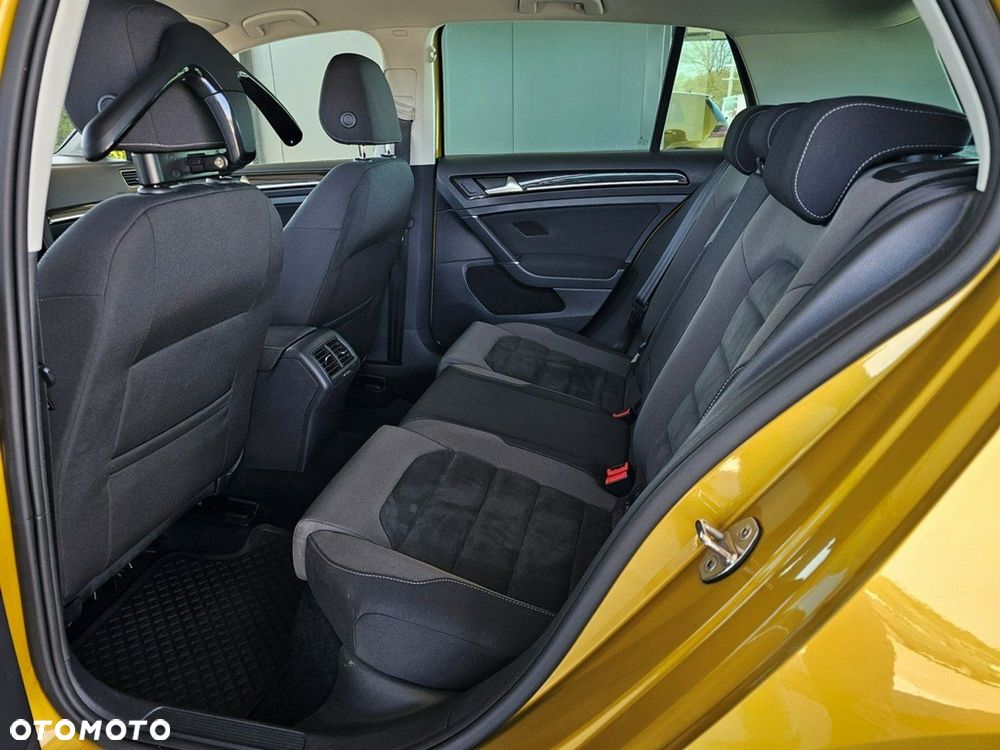 Volkswagen Golf - 32