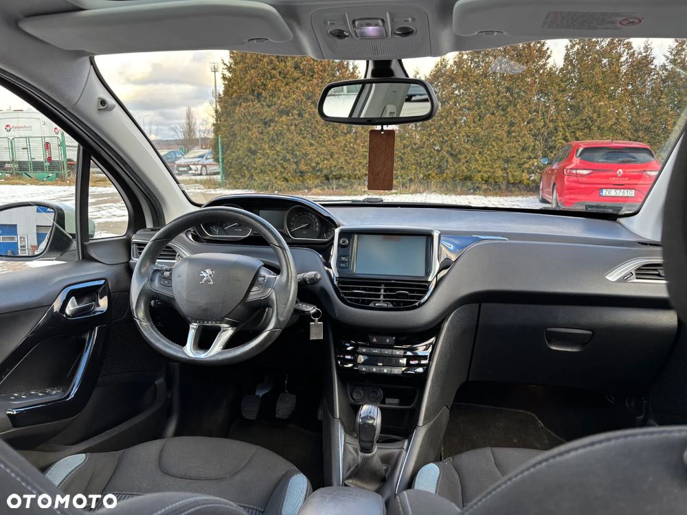 Peugeot 208 1.2 PureTech Allure - 11