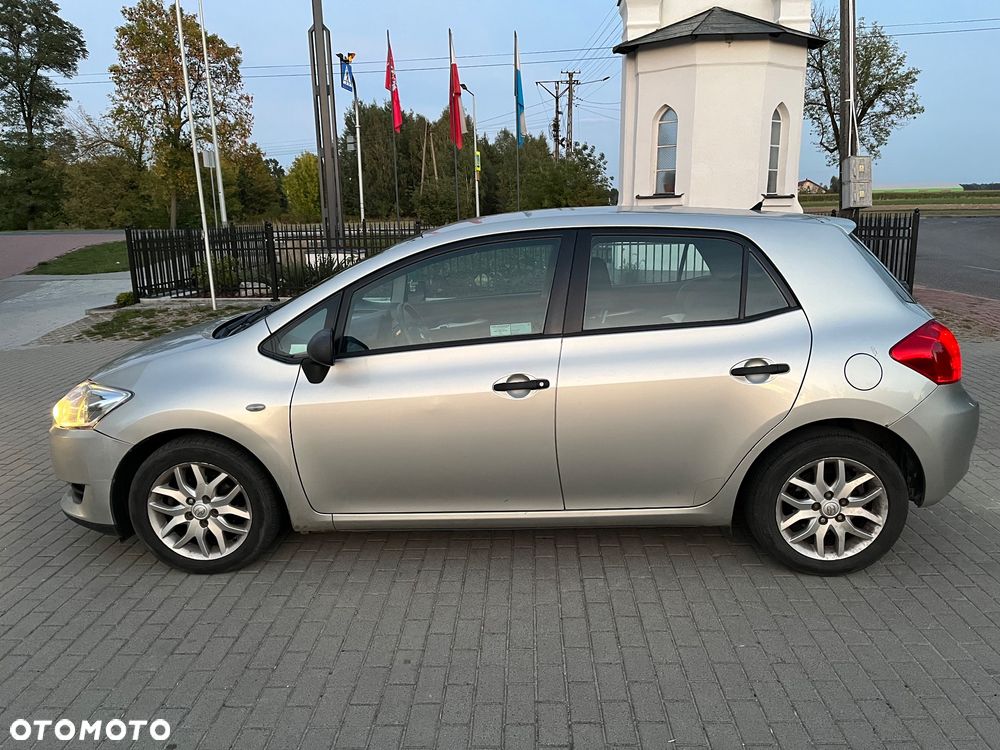 Toyota Auris 1.33 VVT-i Terra - 2