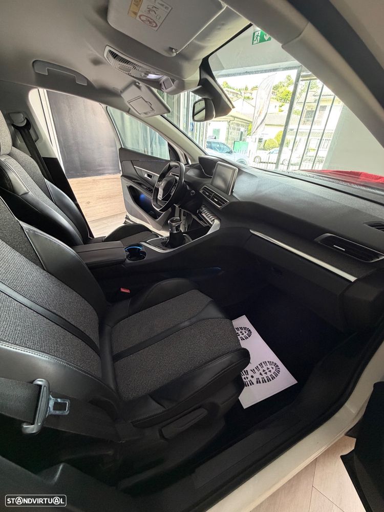 Peugeot 3008 PureTech 130 Stop & Start GPF Allure - 21