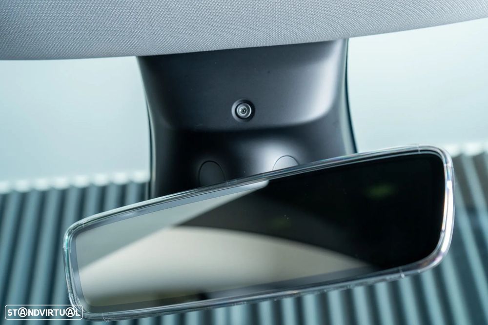 Tesla Model Y Long Range Dual Motor AWD - 28