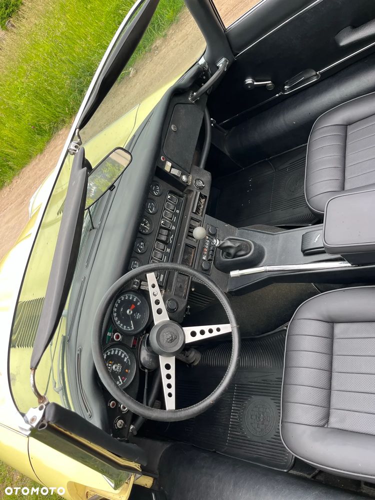 Jaguar E-Type - 21