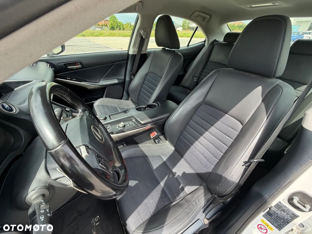 Lexus IS 300h Business Edition - 14