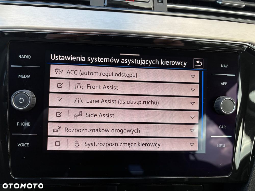 Volkswagen Passat - 34