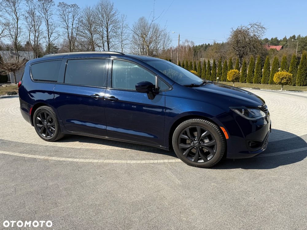 Chrysler Pacifica - 3