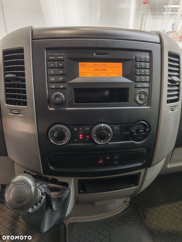 Mercedes-Benz Sprinter - 25