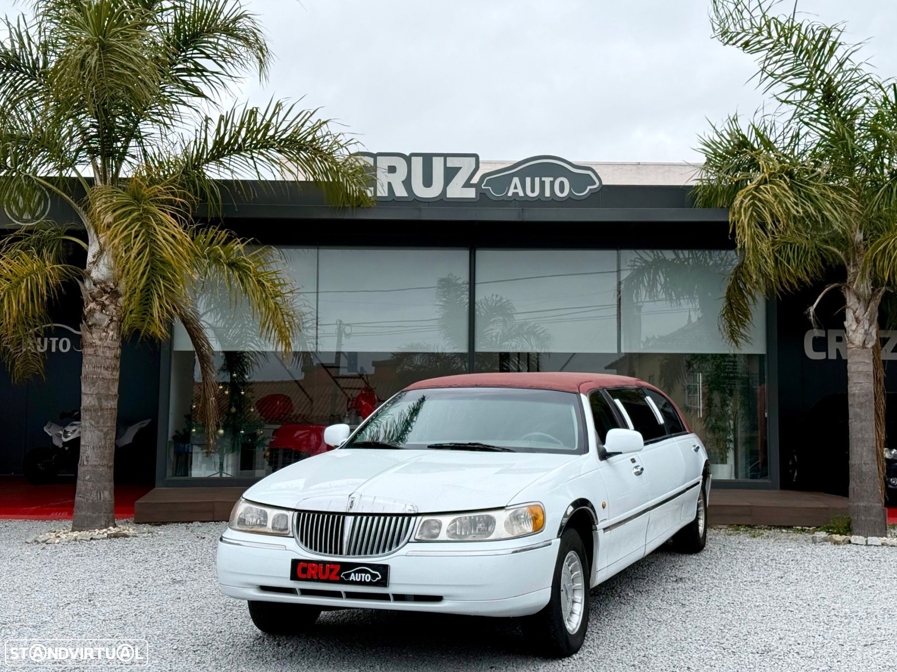 Lincoln Town Car - 1