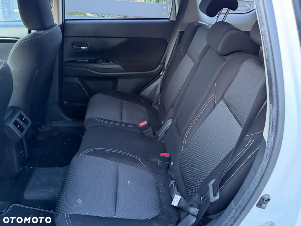 Mitsubishi Outlander Intense + - 23