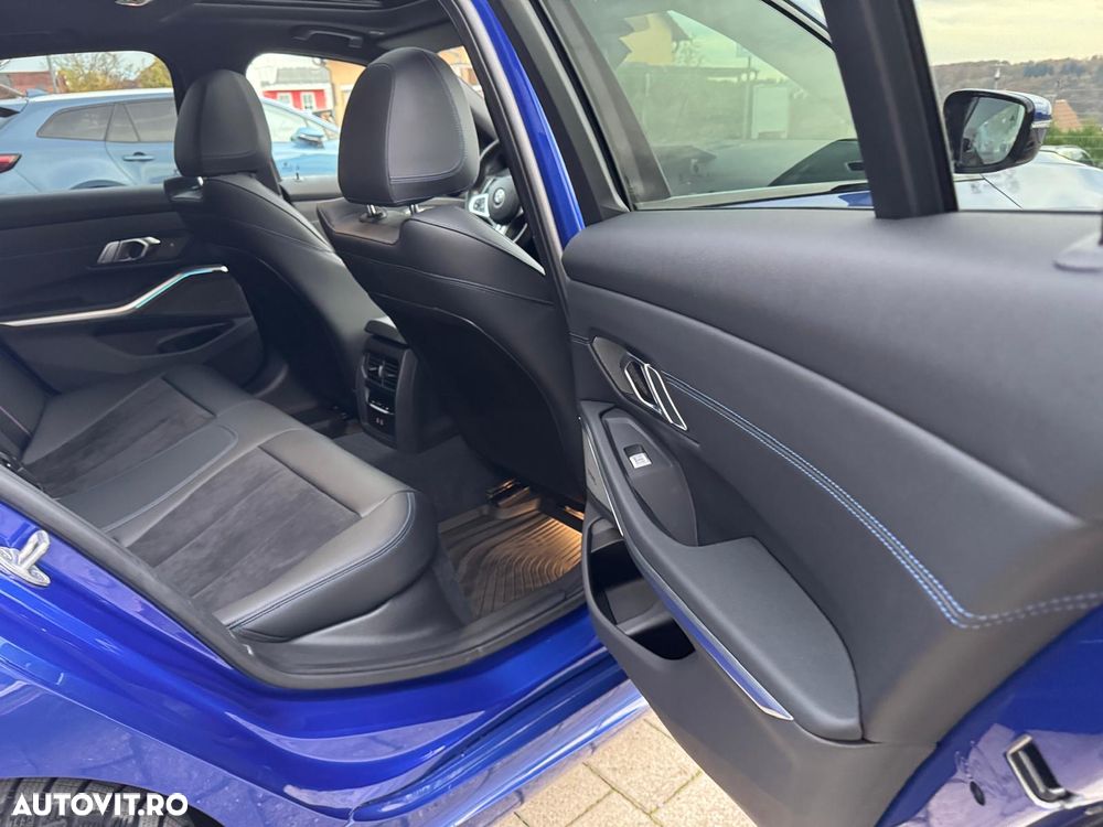 BMW Seria 3 330i AT - 12