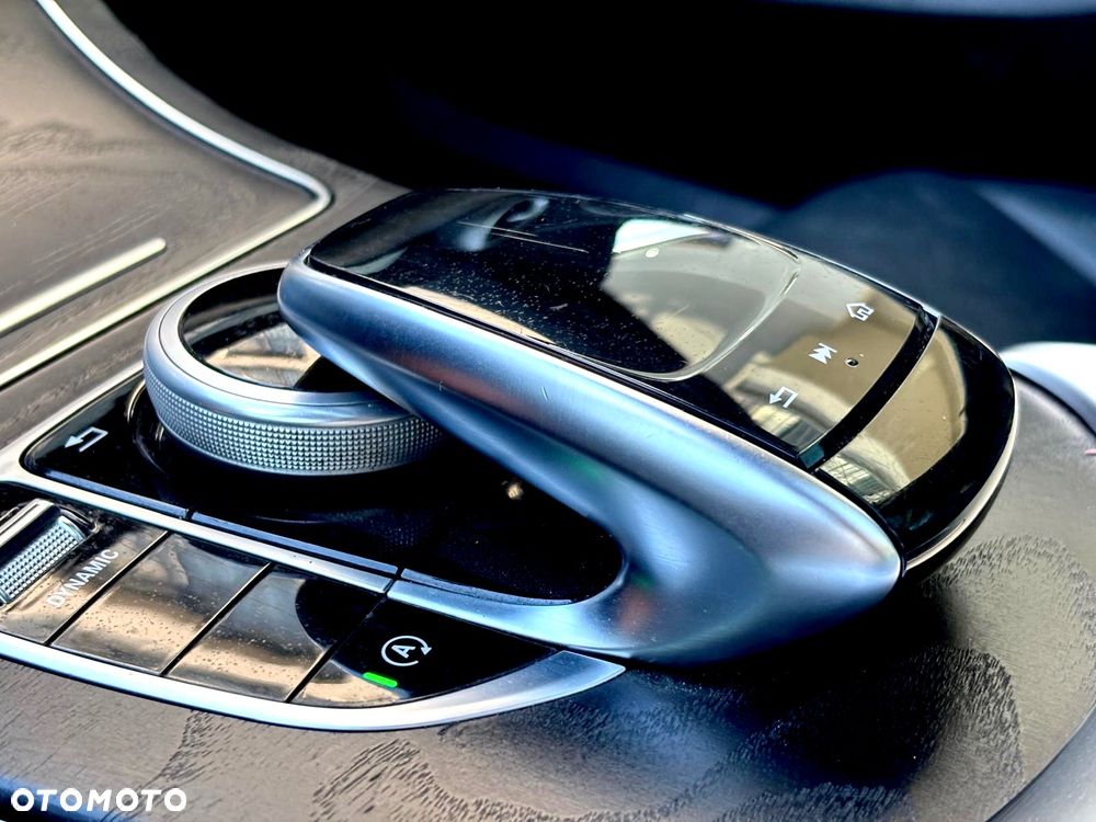 Mercedes-Benz Klasa C 300 4Matic 9G-TRONIC AMG Line - 13