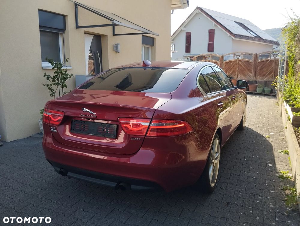Jaguar XE 20t R-Sport - 37