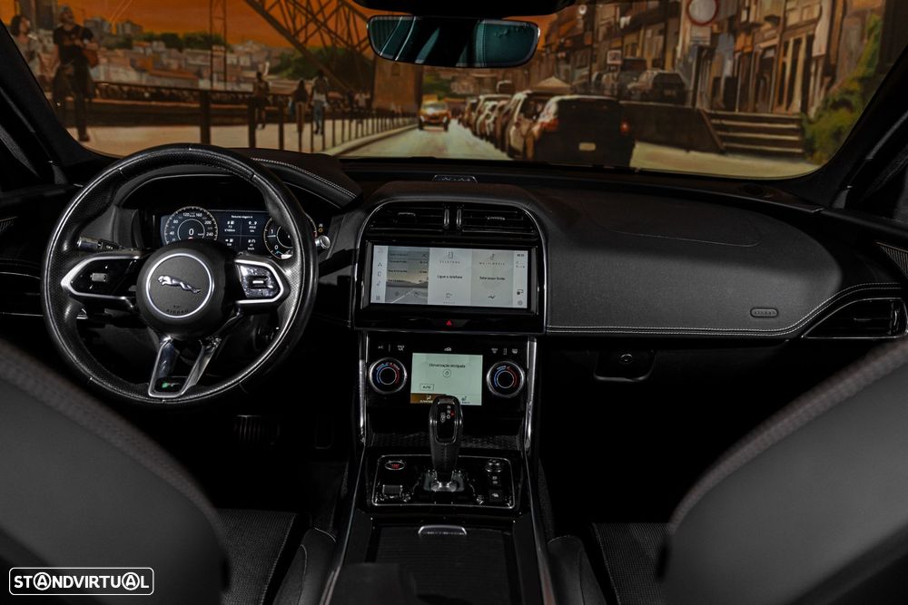 Jaguar XE 2.0 D200 R-Dynamic Black - 13