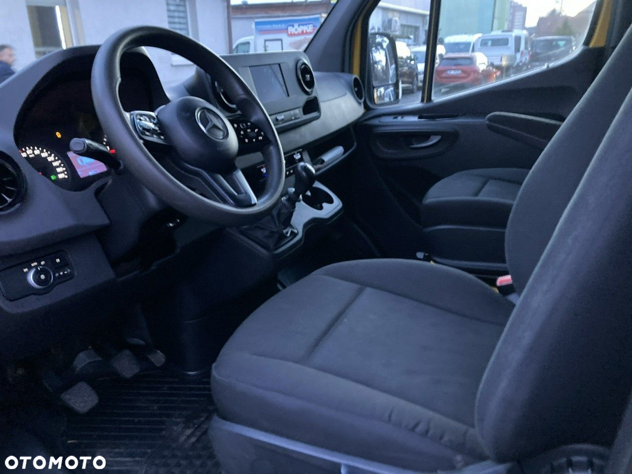 Mercedes-Benz Sprinter - 28
