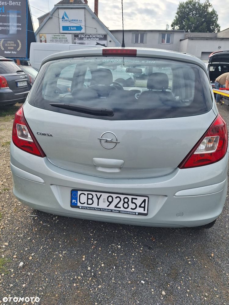 Opel Corsa 1.2 16V Cosmo - 4