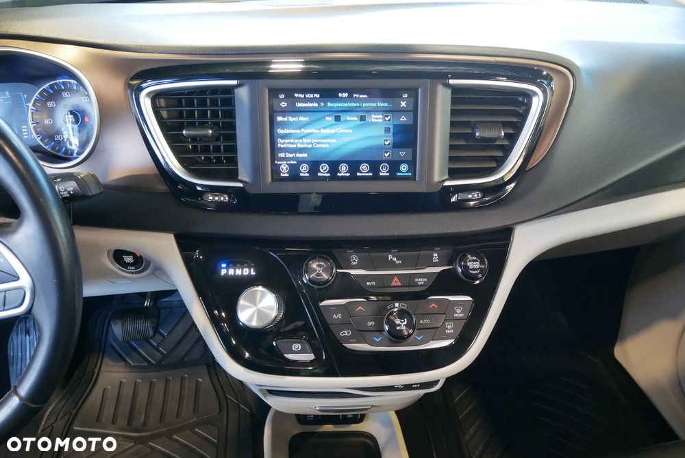 Chrysler Pacifica - 23