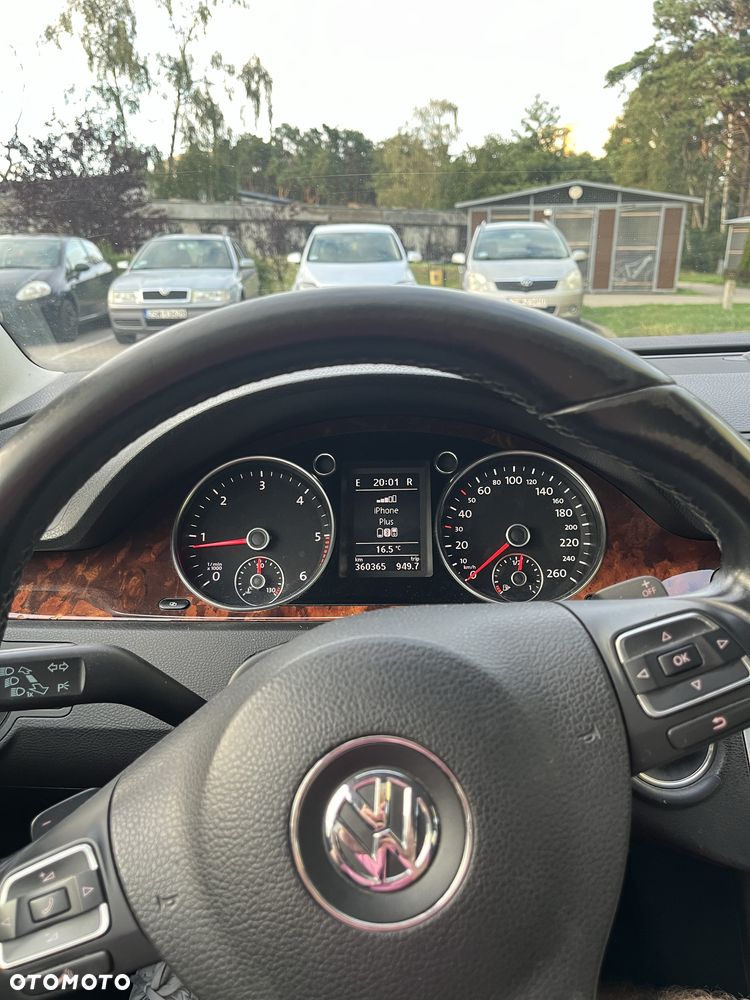 Volkswagen Passat - 2