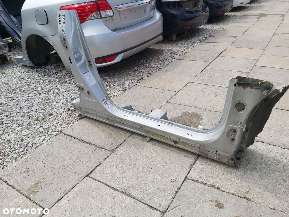 Toyota AVENSIS T27 słupek A B prawy przód próg - 2
