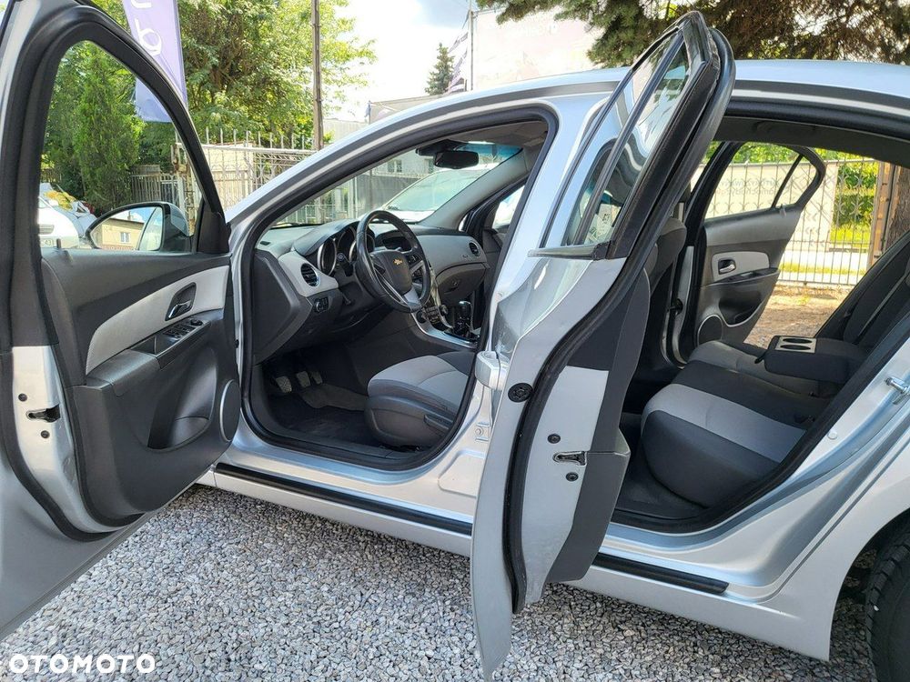Chevrolet Cruze - 25