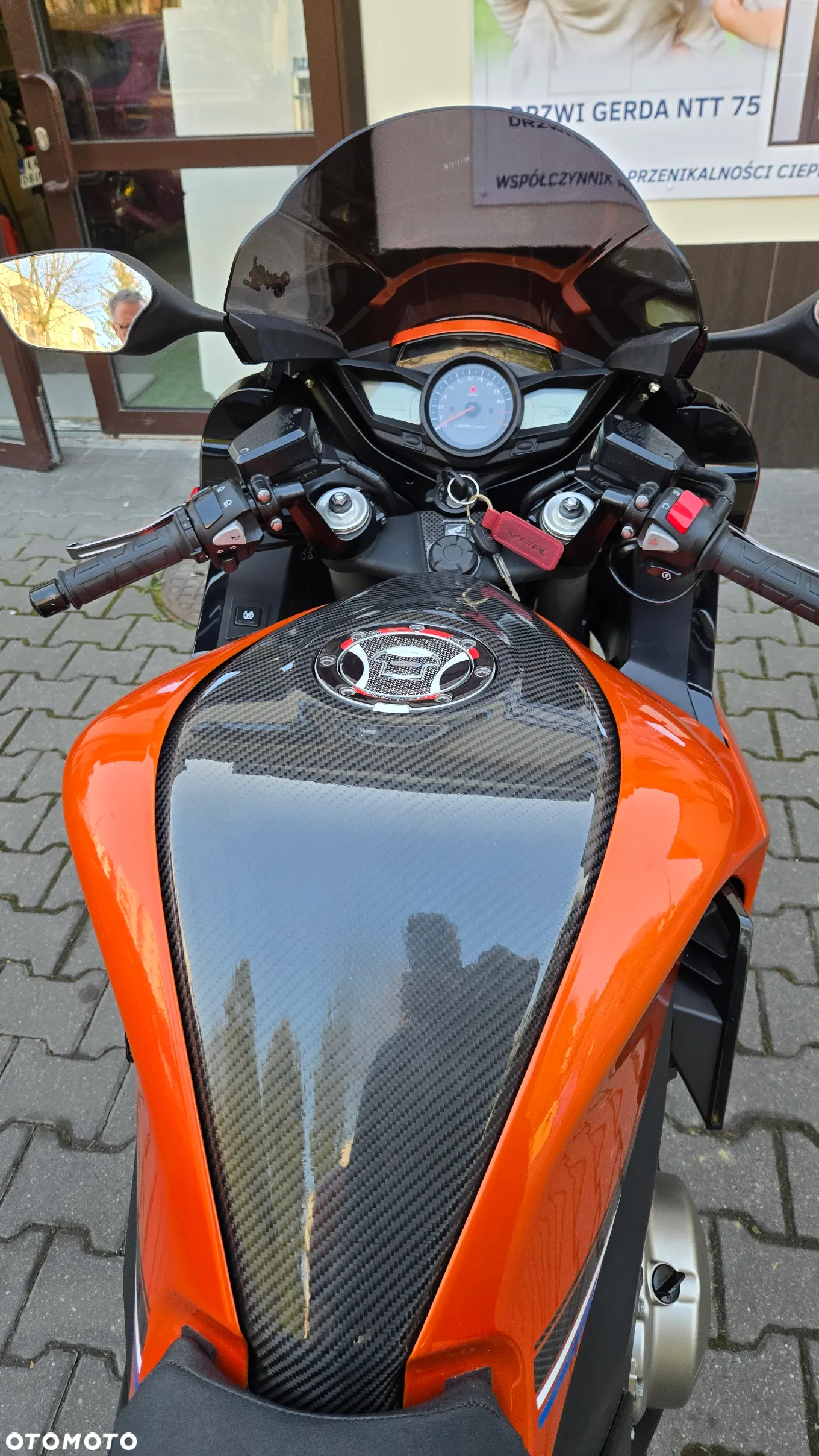 Honda VFR - 12