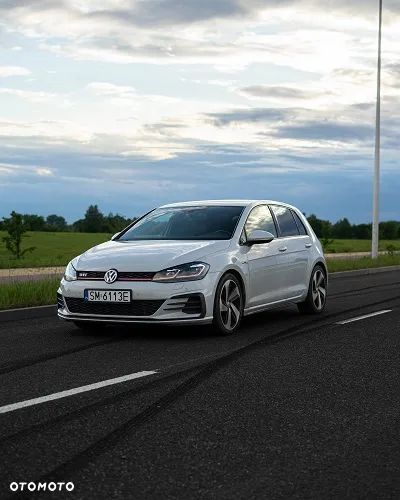 Volkswagen Golf - 1