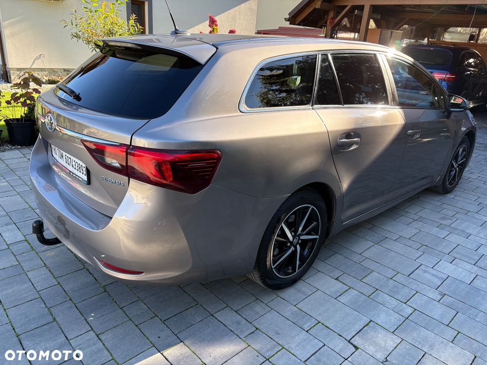 Toyota Avensis - 12