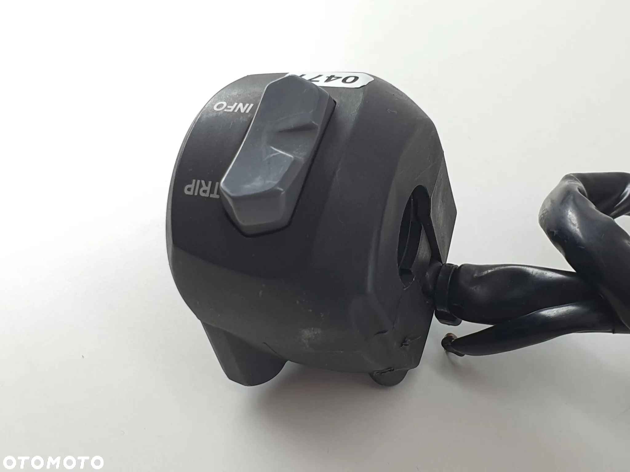 YAMAHA X-MAX 125 14-18 PRZEŁĄCZNIK PRAWY - 6