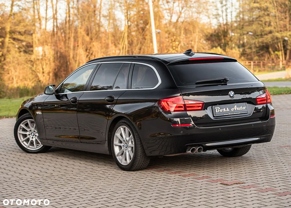 BMW Seria 5 525d Touring - 9