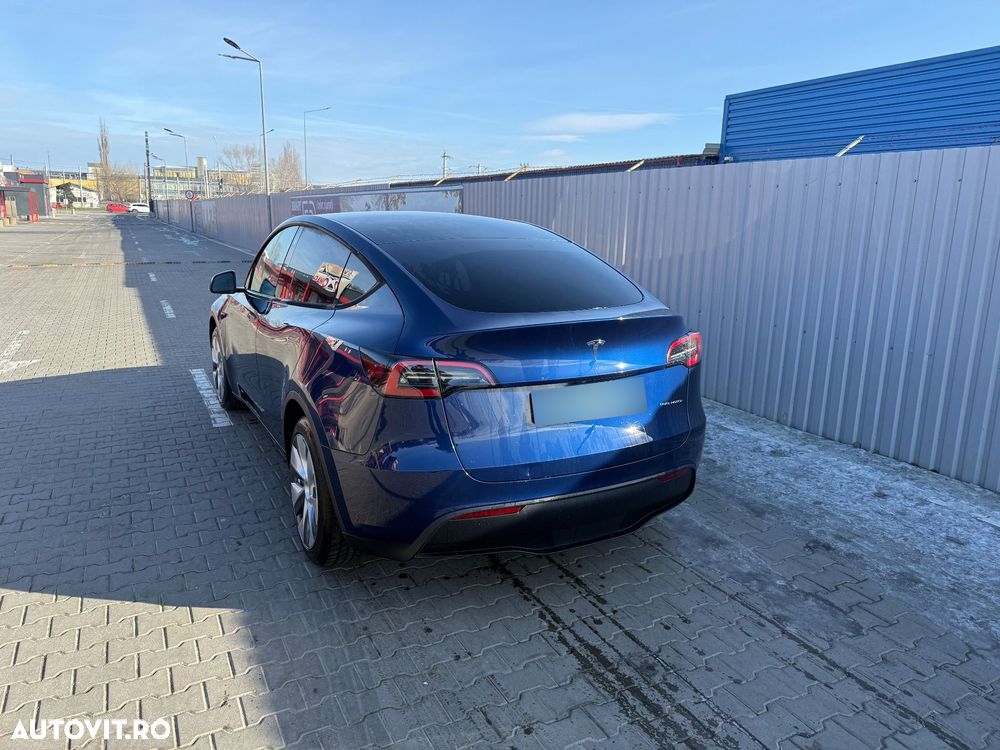 Tesla Model Y - 6