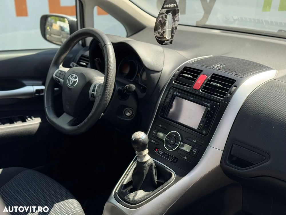 Toyota Auris 2.0 D-4D DPF Sol - 37