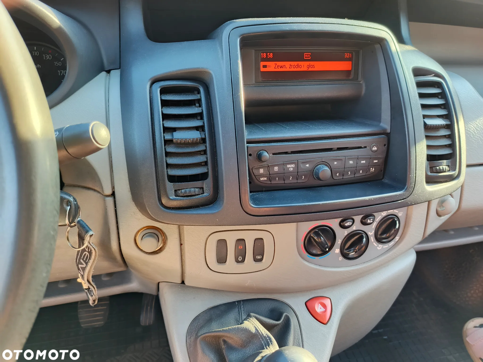 Renault TRAFIC - 12