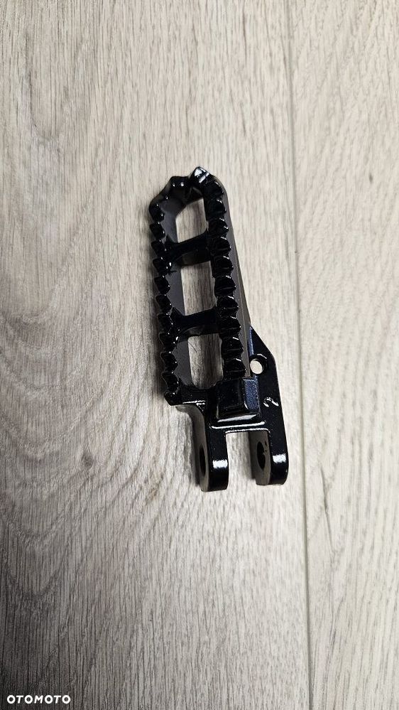 Oryginalny Podnóżek Prawy Suzuki RM 125 250 / DR 100 125  43551-37202 - 5