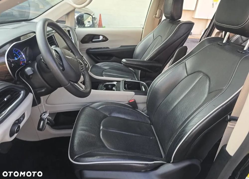 Chrysler Pacifica - 7