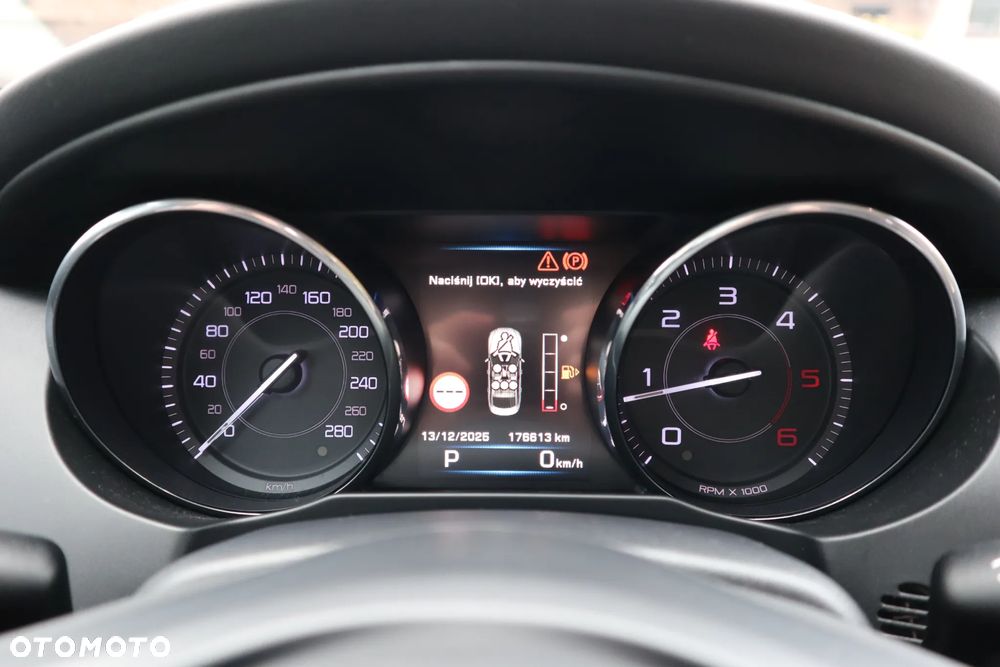 Jaguar XE 20d Prestige - 16